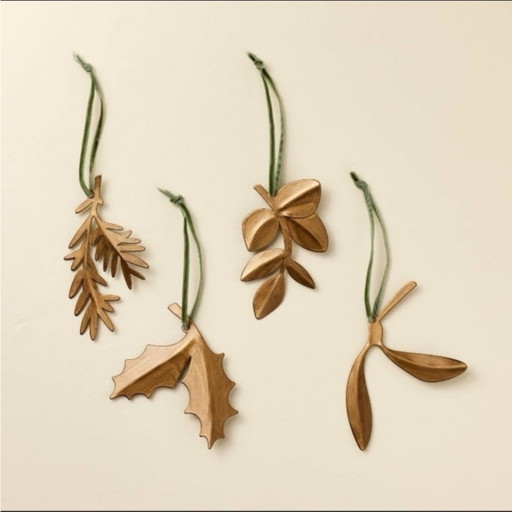 Antique Brass Leaf Christmas Tree
Ornaments (Set of 4) - Hearth & Hand
Magnolia